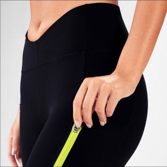 Fabletics Motion 365 Leggings 7/8 Size SMALL - Picture 13 of 13